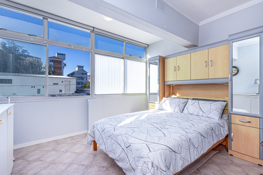 1 Bedroom Property for Sale in Sea Point Western Cape